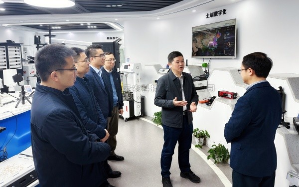 广西农村投资集团有限公司党委书记、董事长廖应灿一行莅临草莓视频在线免费调研参观