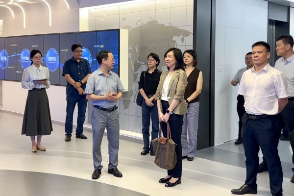 科技部国际合作司副司长庄嘉一行莅临草莓视频在线免费调研考察